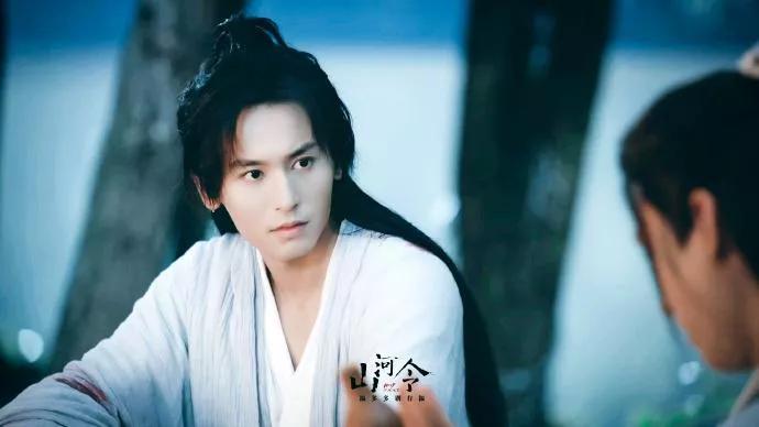 《山河令》张哲瀚频频翻车，又被扒出骚扰女演员，粉丝洗白惹吐槽