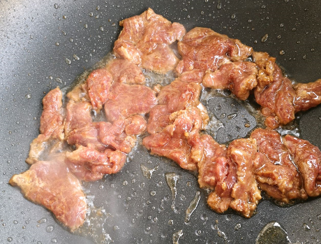 图片[5]-小炒黄牛肉直接下锅炒是不对的多加这1步牛肉滑又嫩不粘锅-起舞食谱网