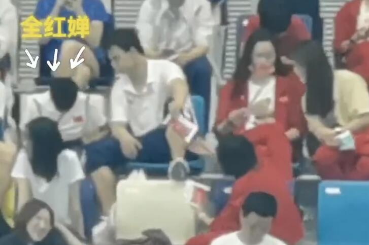 全红婵小卖部出炉！裤兜背包狂掏零食给队友，看比赛忙签名太火了