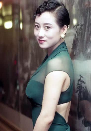 還記得讓賭王都癡迷的利智嗎？卻轉身嫁給李連杰，如今怎樣了？