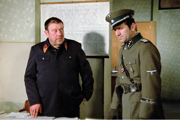 《瓦尔特保卫萨拉热窝》故事，主演是铁托朋友