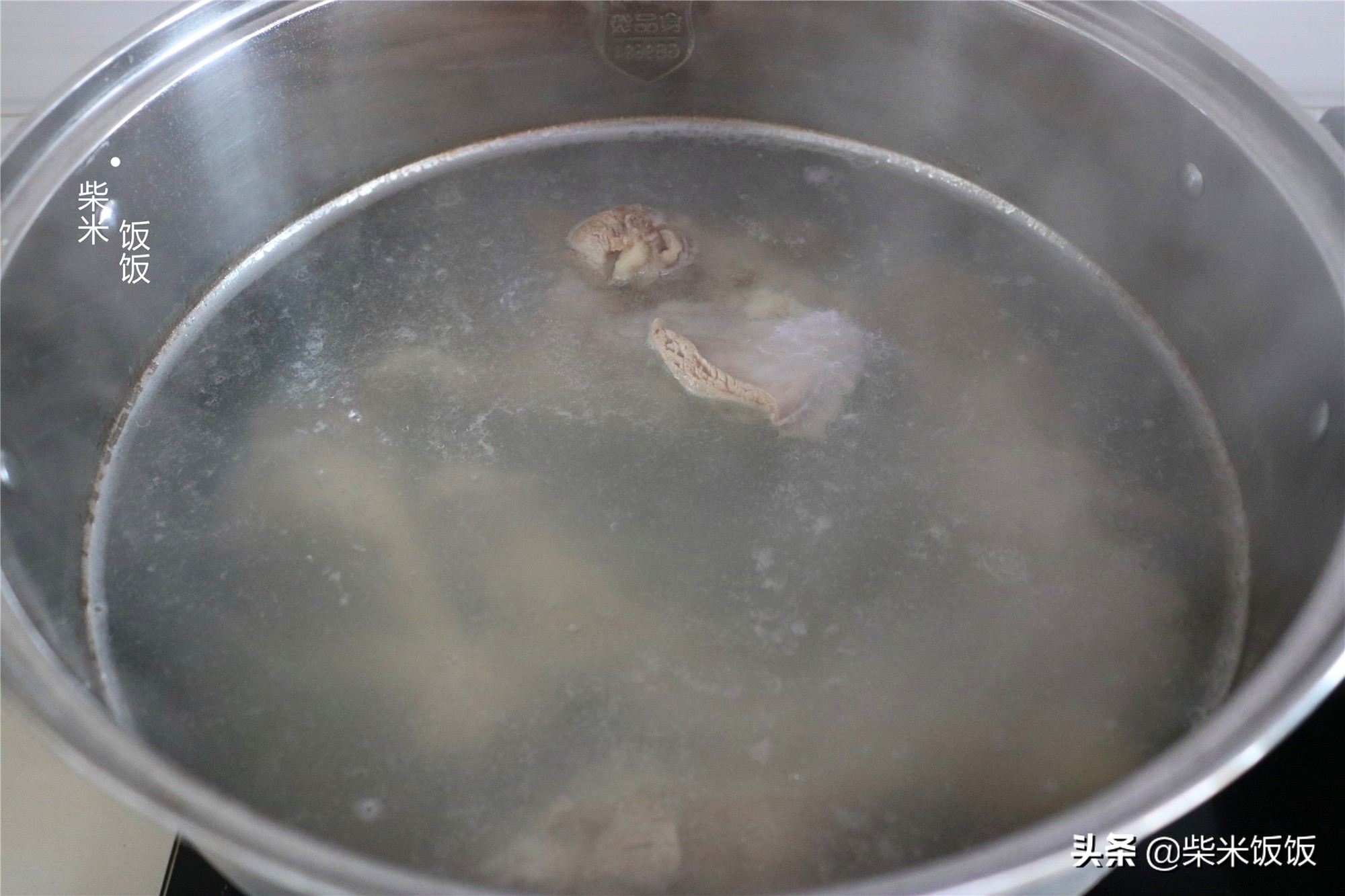 羊肉汤怎么炖？家庭做法很简单，羊汤鲜美香醇，没有腥膻味