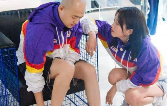 男星也能是腿精！雷佳音腿又细又长，包贝尔腿美过包文婧！