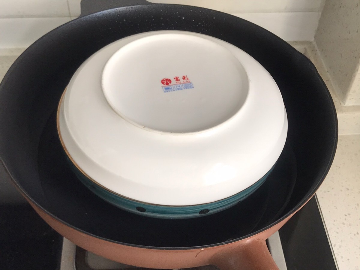 豆腐和鸡蛋完美结合，蒸一蒸，鲜香入味，爽滑好消化，太美味了