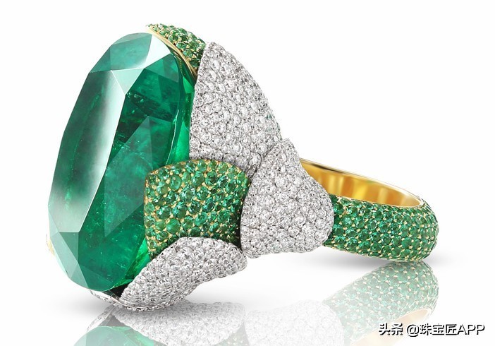 许多人把微镶直接叫做微钉镶,但是在实际镶嵌中只要是需要在显微镜下