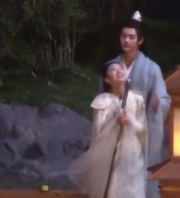 请不要再用“四海八荒第一美女”这种人设了好吗！周冬雨也翻车了