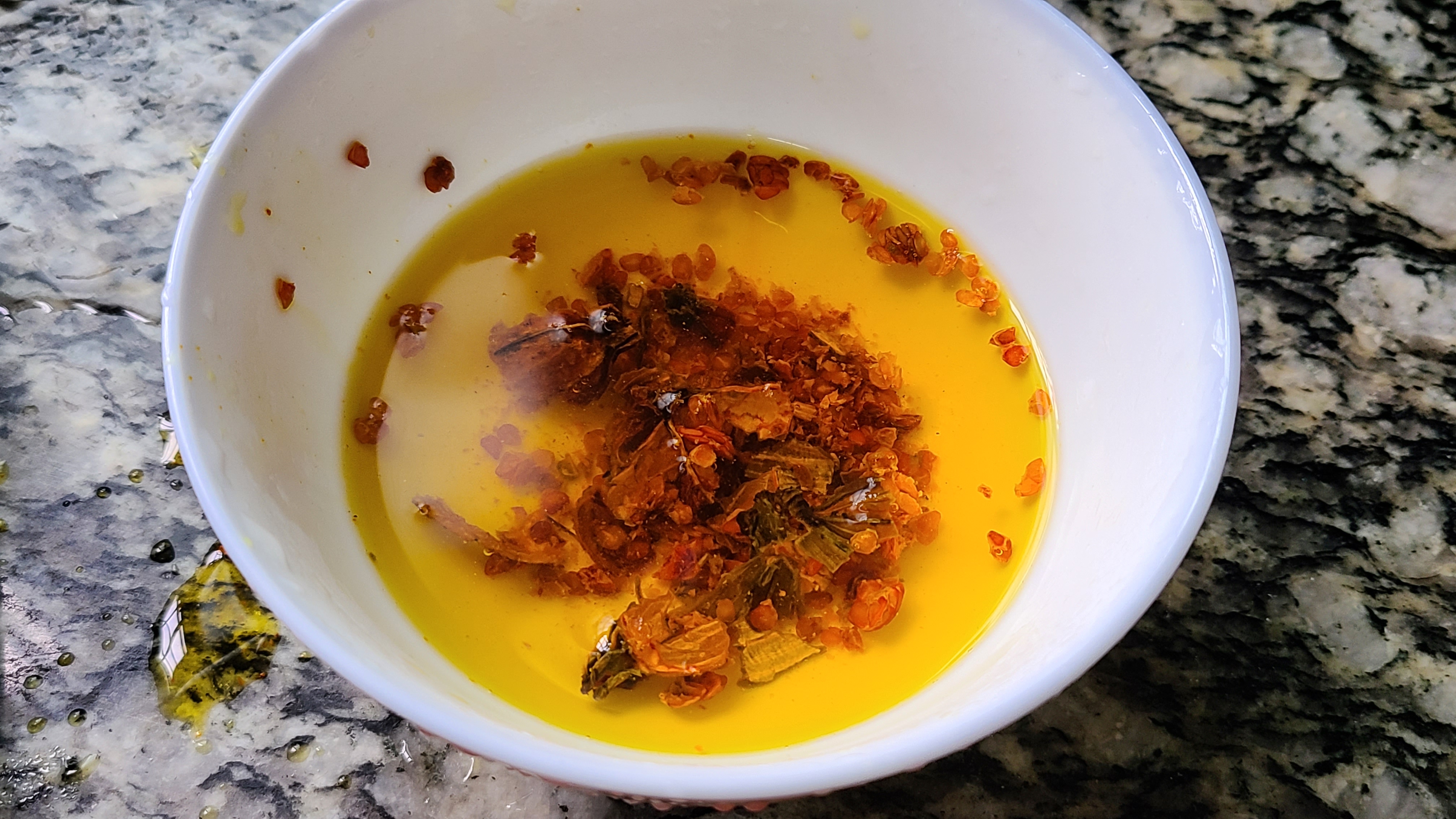 廣東鹽焗雞翅的做法，教你輕鬆做出來，鹹香好吃，吃著太爽了