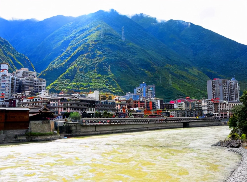 四川旅游：走近泸定桥圆童年电影情结（图）