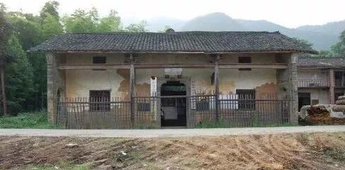 女红军与丈夫分别后，被敌人卖给地主，26年后才知前夫成开国上将