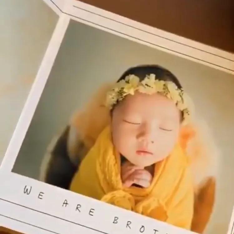 李亞男曬二胎女兒滿月寫真集，小公主清秀甜美，模樣越來越像媽媽