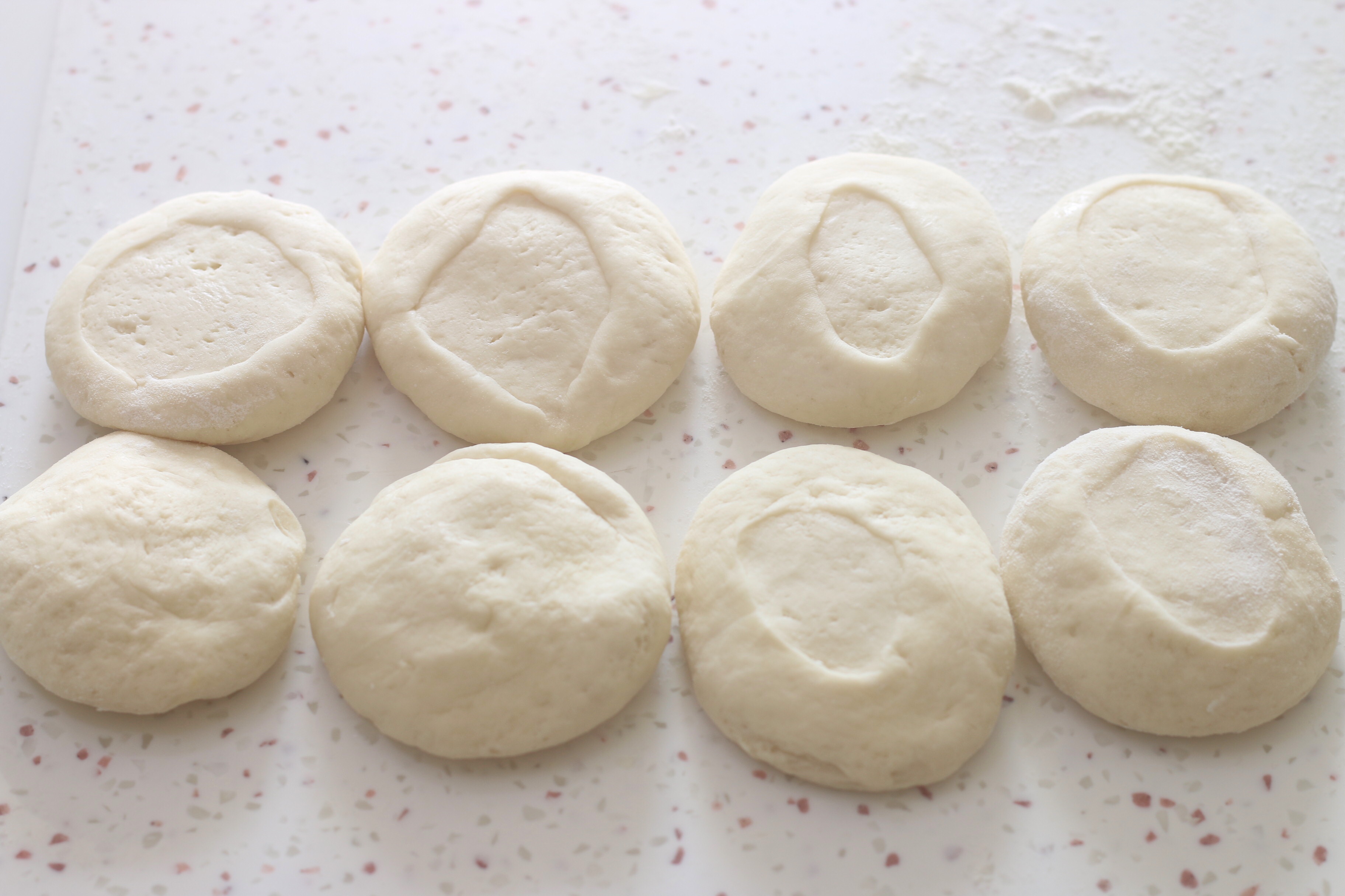 用南瓜和豆腐做素馅儿包，无需过多调料，蒸出来比肉包子都香