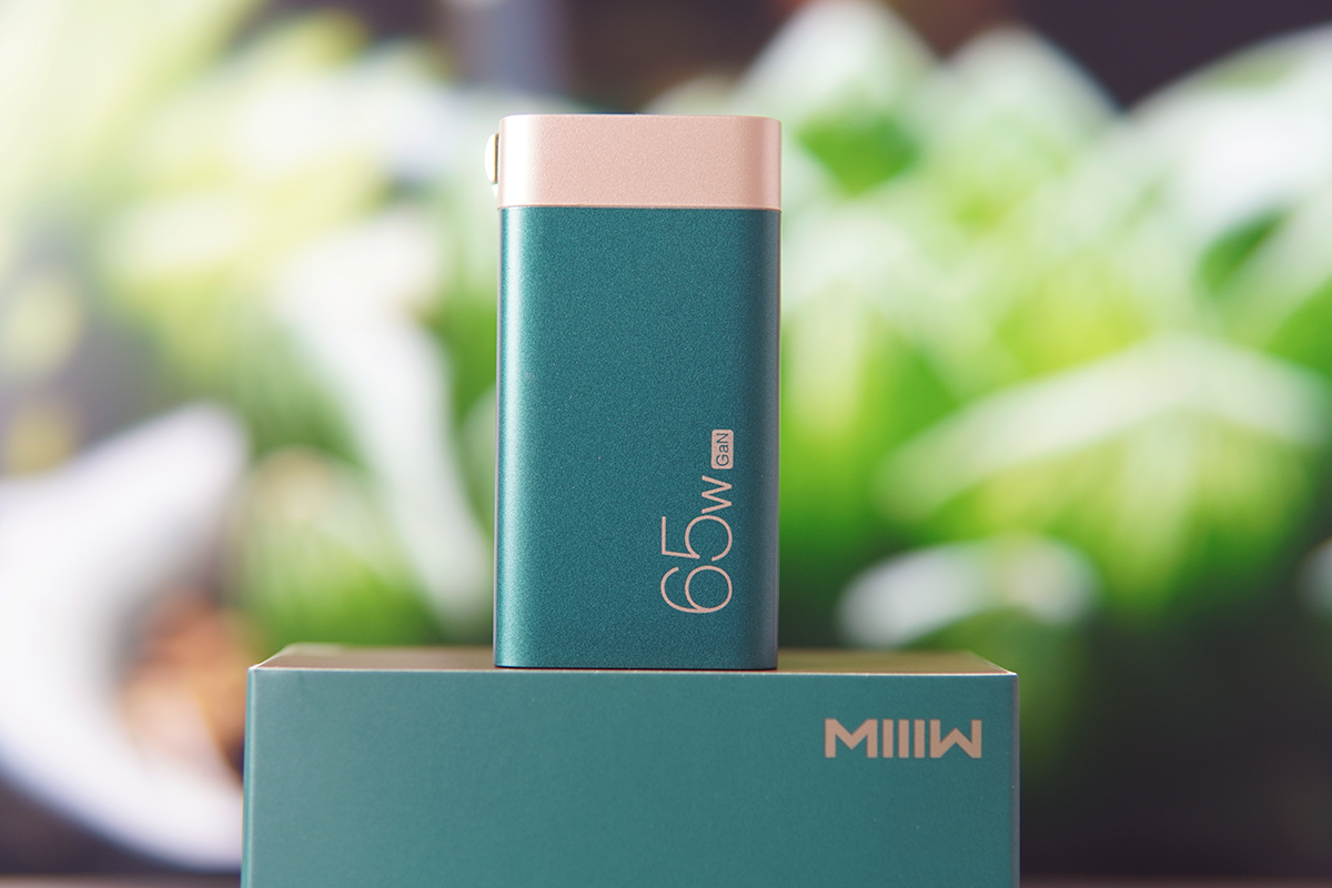 出门，一个充电器就够了——米物甄妙65W氮化镓充电器