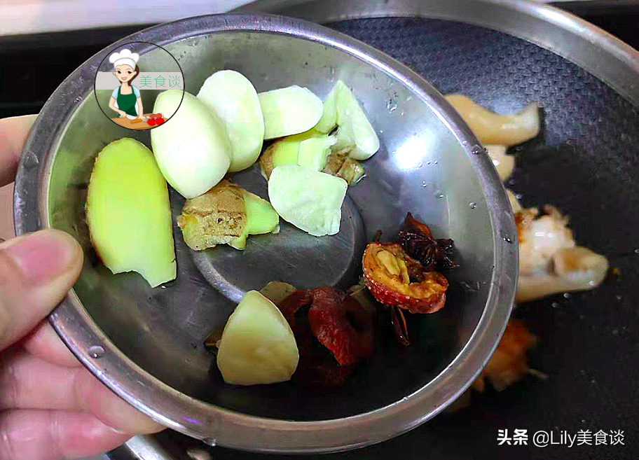 秋天，这肉记得多吃，比排骨便宜，比牛肉温和，秋天炖一锅太馋人