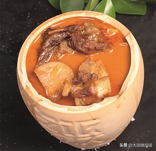 吃飯皇帝大｜以“五色五味”做火土家菜，300平米門店日售12萬元