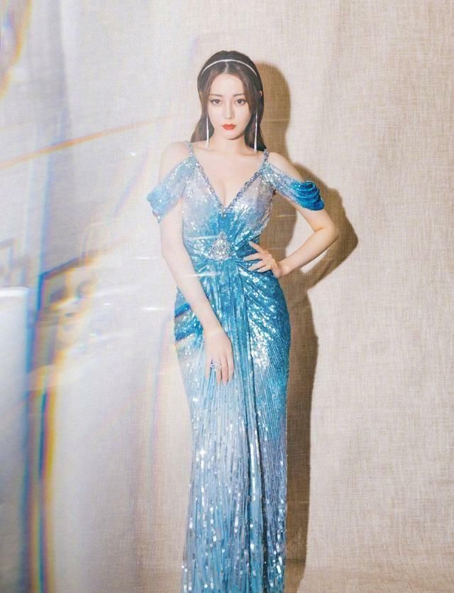 奔40岁的女人，不要总穿黑白灰，多穿这3个“高级色”减龄又时髦