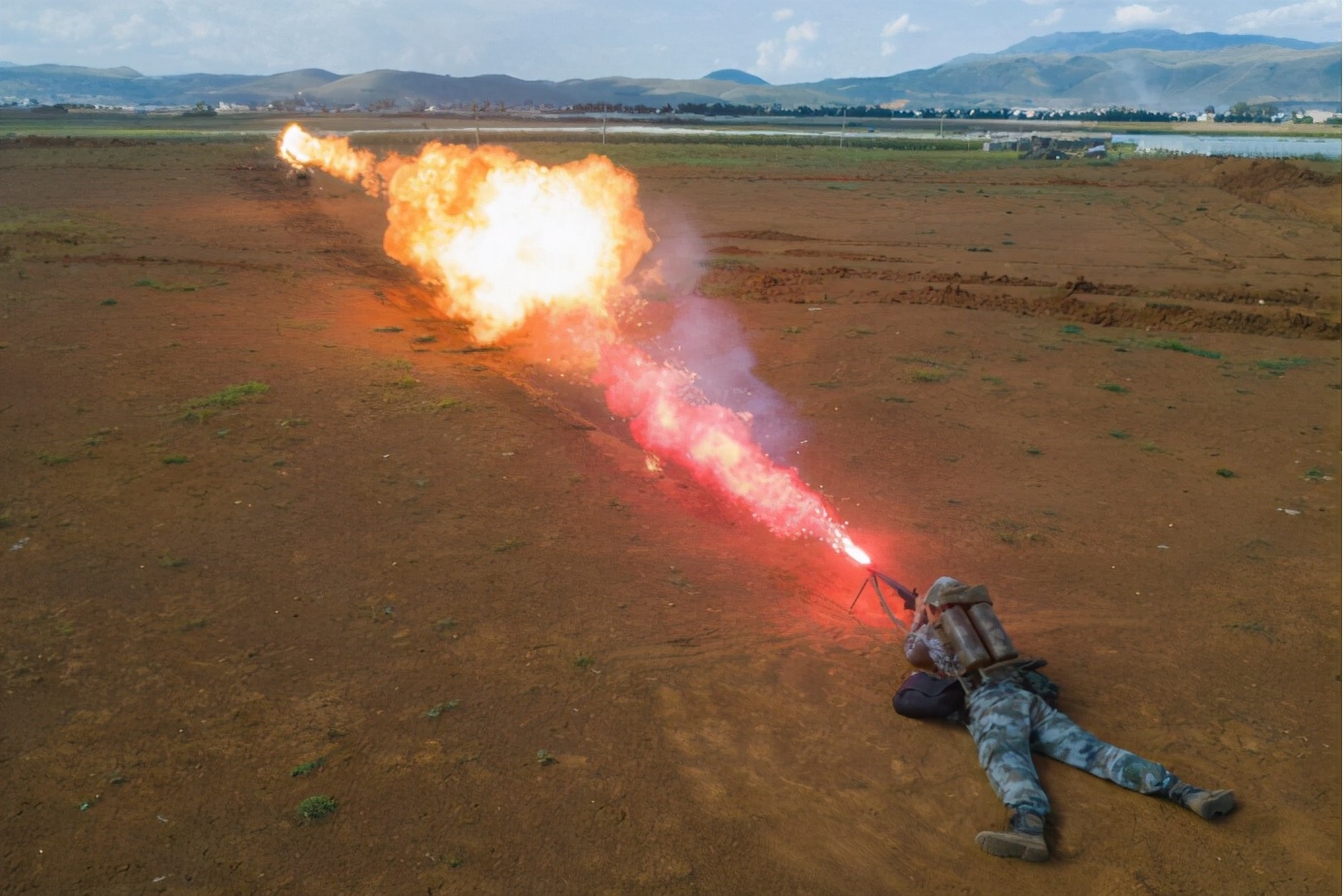 2萬(wàn)多日軍守彈丸小島，如何讓22萬(wàn)盟軍打了36天傷亡兩萬(wàn)六？