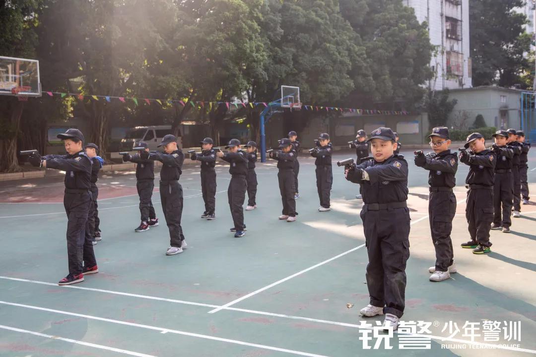 锐警少年警训：海珠区新港中路小学假前安全特警护卫营圆满收官