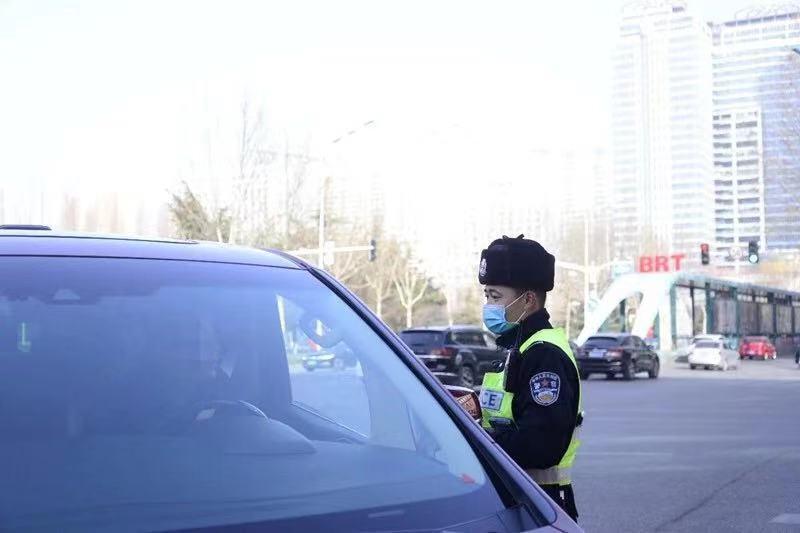 临沂交警直属一大队：吃透精神见行动，“内服外治”开“药方”