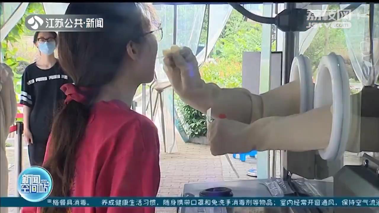 苏州：无接触不闷热 核酸采样用上&ldquo;神器&rdquo;