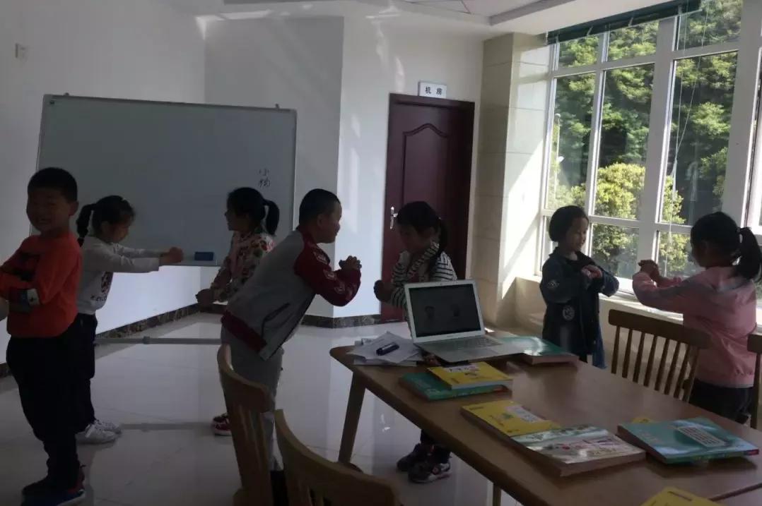 贊 | 慈善機(jī)構(gòu)聯(lián)合川越培訓(xùn)學(xué)校、博行開(kāi)展捐資助學(xué)活動(dòng)
