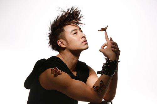 潘玮柏突然官宣结婚，周杰伦撒花为他庆祝，网