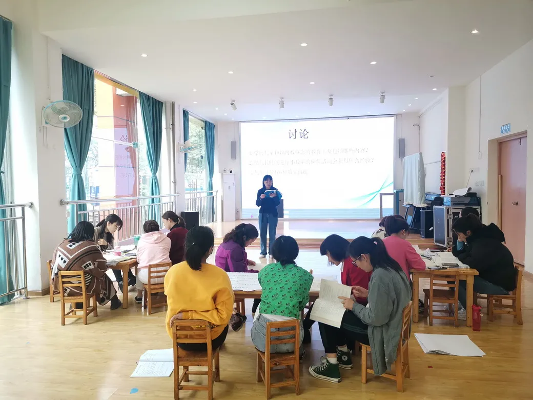 四川天府新区华阳幼儿园西数学组教研活动