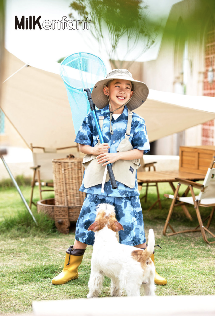 Jasper拍六一写真，8岁小小春长成翩翩少年，玩水吹泡泡充满童趣