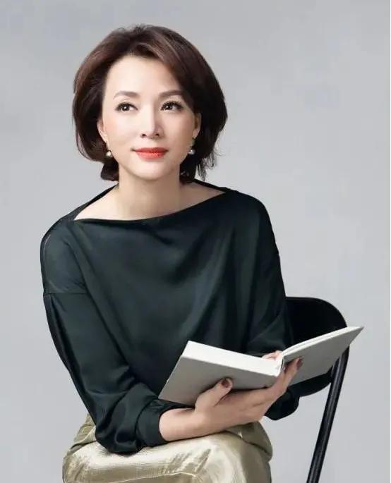 央视最美记者，王冰冰的美貌进化史