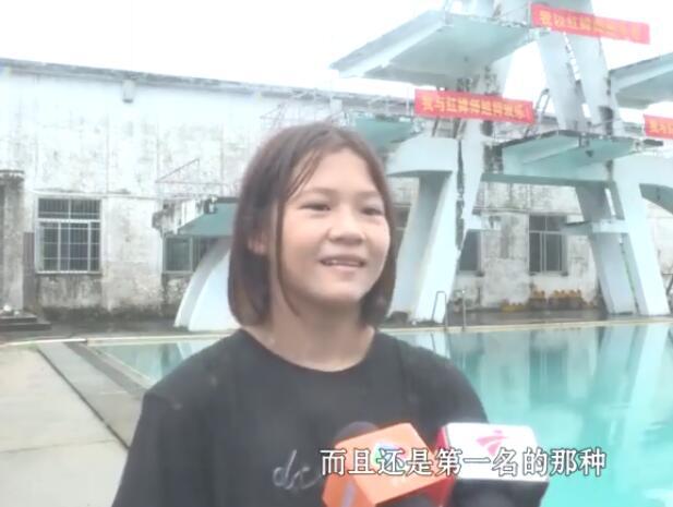 全红婵12岁妹妹主攻跳板！秀水花消失术，网友：巴黎奥运姐妹双金
