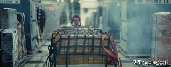 人類經曆混亂後的“逆熵”之旅，有《信條》的世界正在“重啟”