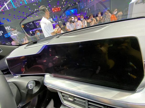 实拍哈弗神兽 ，造型比车名犀利，满油续航1000km