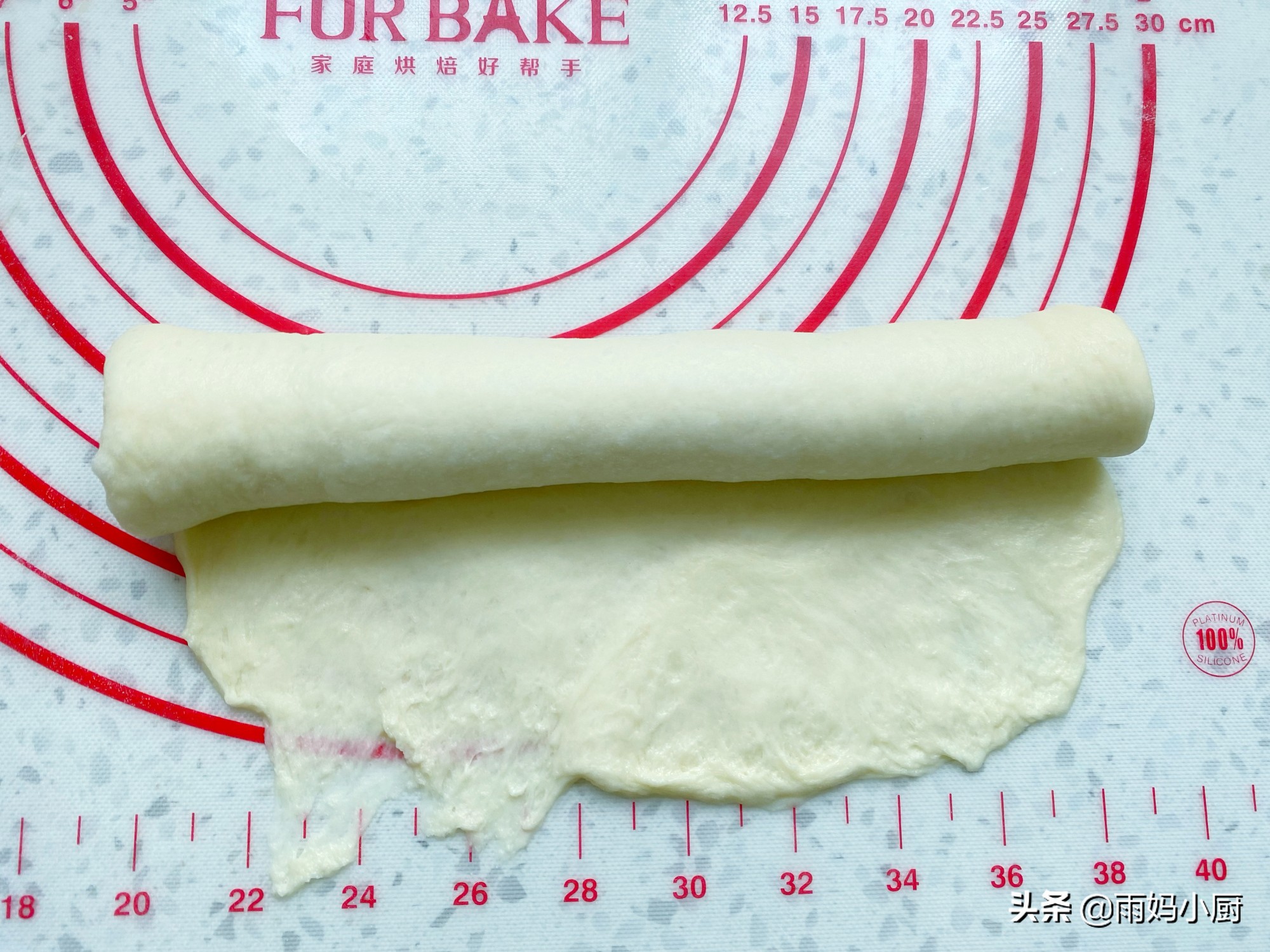 做过的面包里，最松软的就是奶排包，组织细腻又拉丝奶香味十足