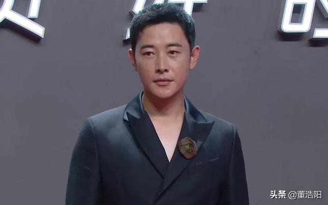 星光红毯众星造型：乔欣透视装抢镜，热巴大秀