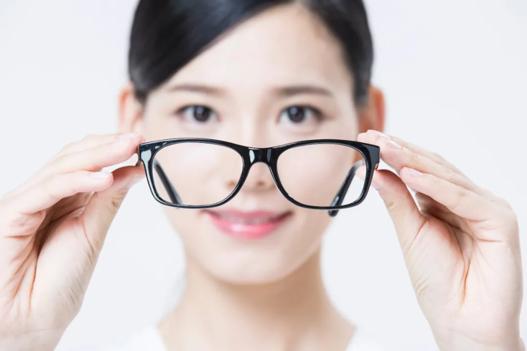 近视手术也有限制，需要满足这6个条件，才能摘镜
