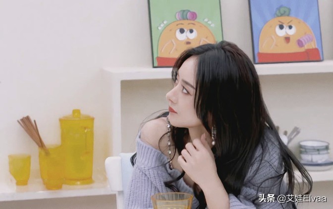 赵丽颖新造型大变样，穿校服打领带重拾清纯，冯绍峰后悔都来不及