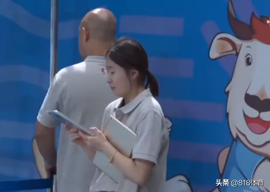 尴尬!跳水世界冠军全运会得0分,双人3米板2套动作,女教练憋住不笑