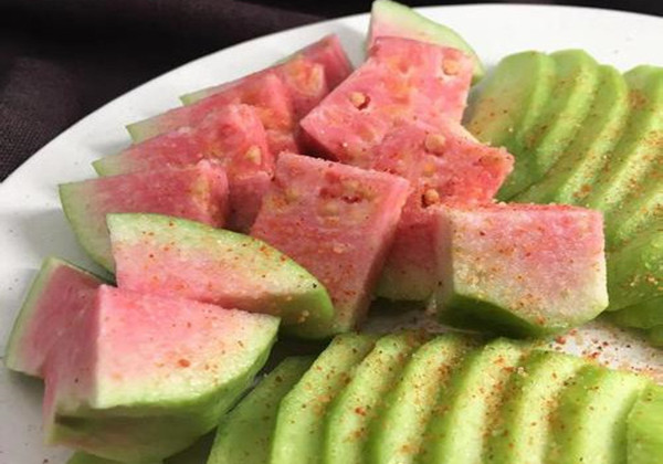 红心芭乐与 白心芭乐的区别，美味香脆，作用神奇更出色