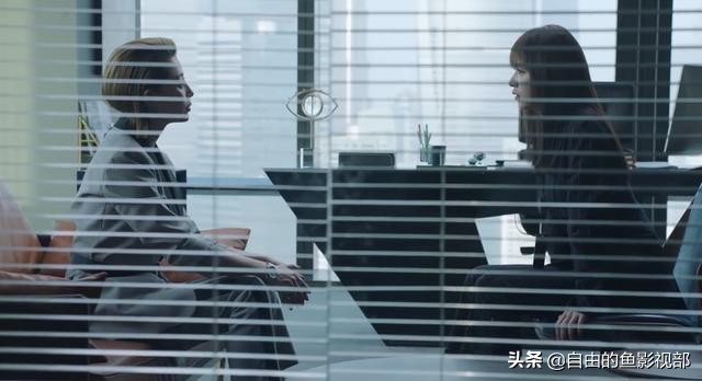 《正青春》中整部剧说台词摇头晃脑，三个王者