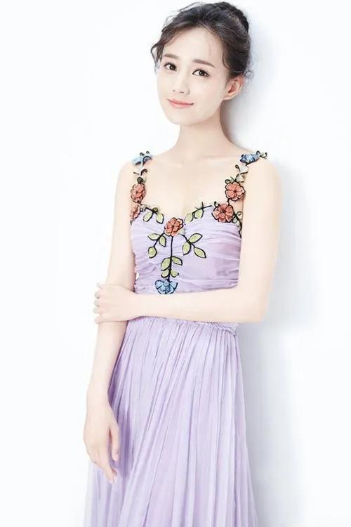 Li Yitong is high-definition mobile phone wallpaper