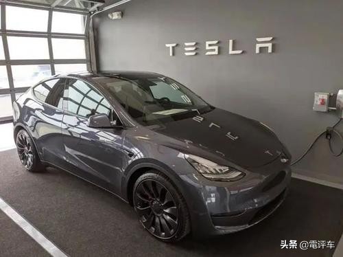 为什么小年轻都喜欢Model 3？看看配置还不简单！