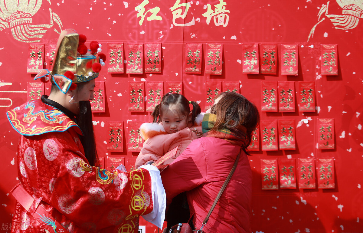 广东老板开饭店，利用“一个红包”，顾客抢着买单，这赚钱思路好