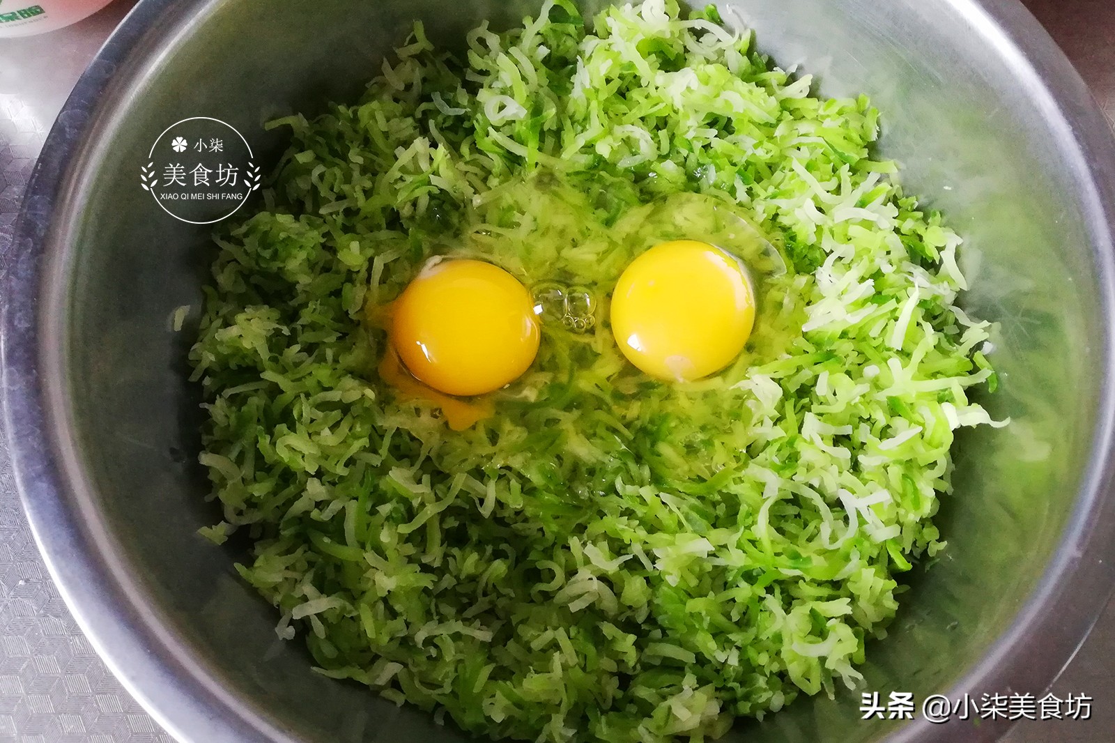 图片[5]-萝卜里加2个鸡蛋 不用煮不用蒸 15分钟出锅 比肉丸子还受欢迎-起舞食谱网