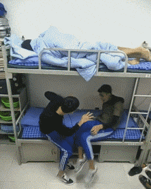 搞笑gif神评：我要买中间这个户型，会动的这个