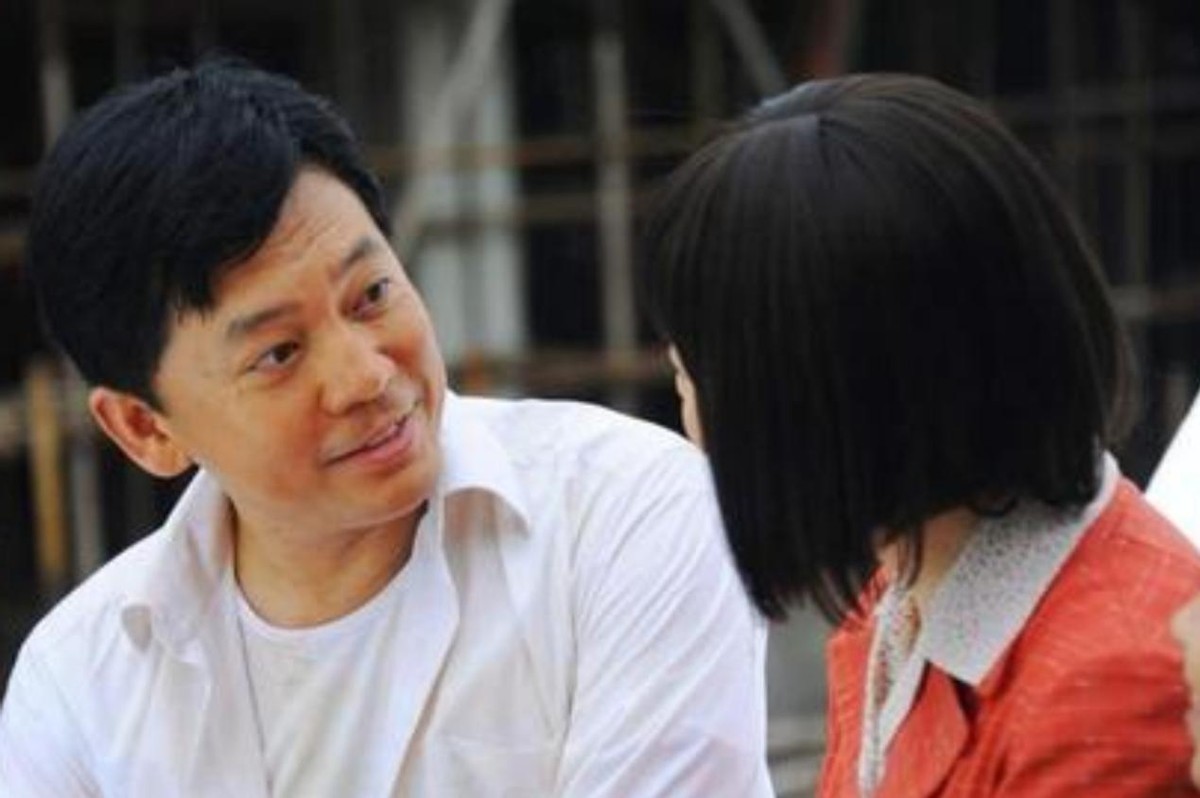 “赵政委”何政军：娶初恋，妻子为他退出娱乐圈，结婚29年无绯闻