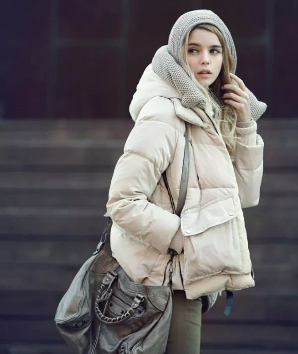冬季更要穿“冷色系”，这样搭配，让你秒变气质冷美人！