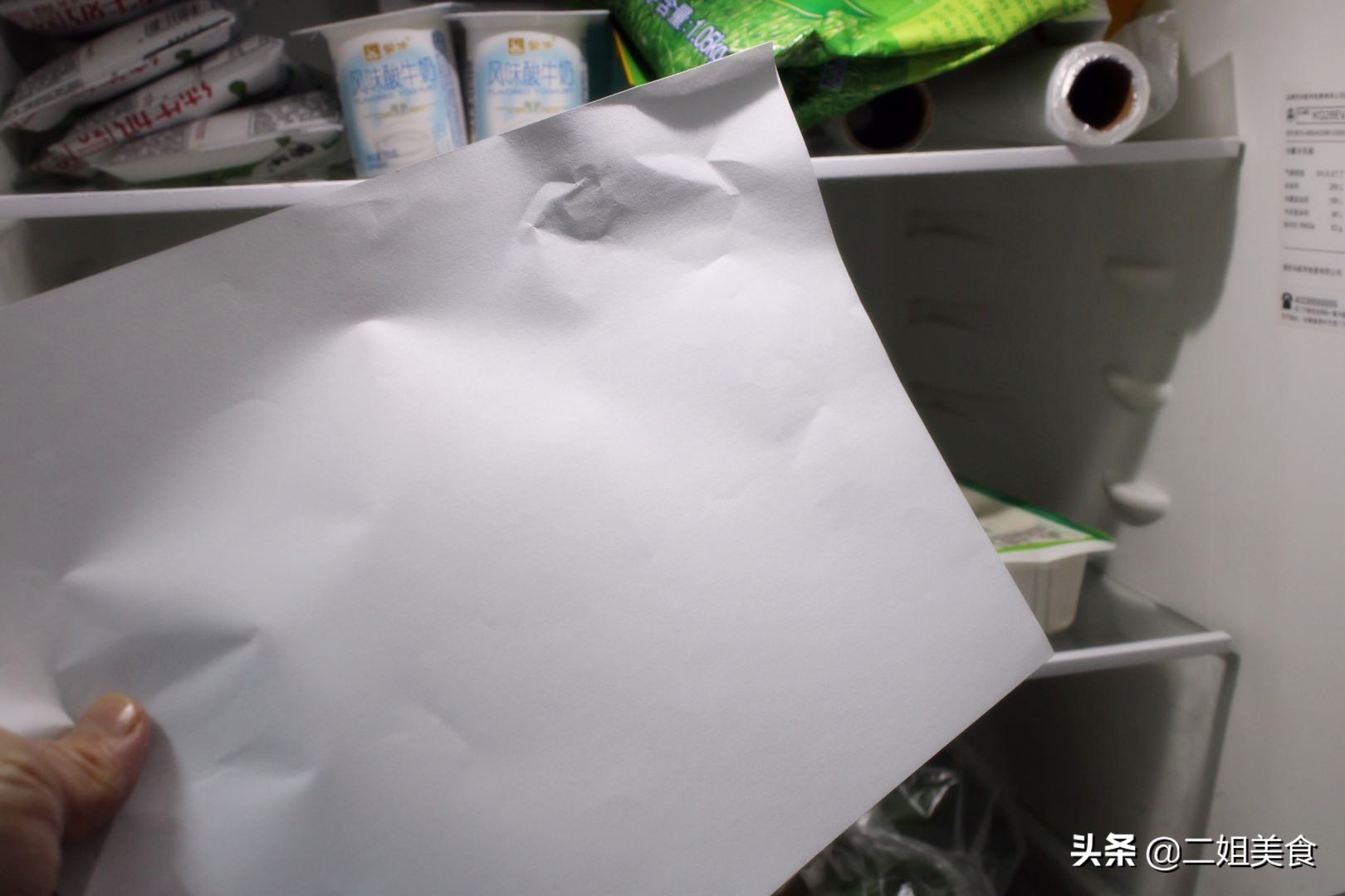 保存食物的冰箱裡放一張紙，太聰明了，用途花錢買不到，真實用