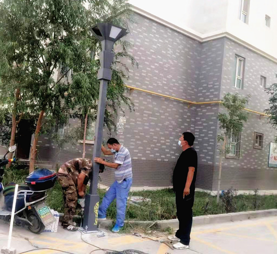 新疆若羌：暖心路灯 照亮群众出行的“最后一公里”