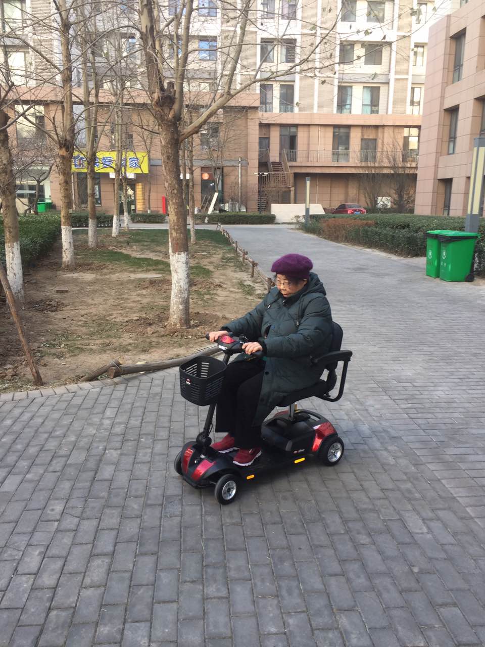 让老人骑代步车出门，比蜗居在家更利于身心健康（开天乐代步车）