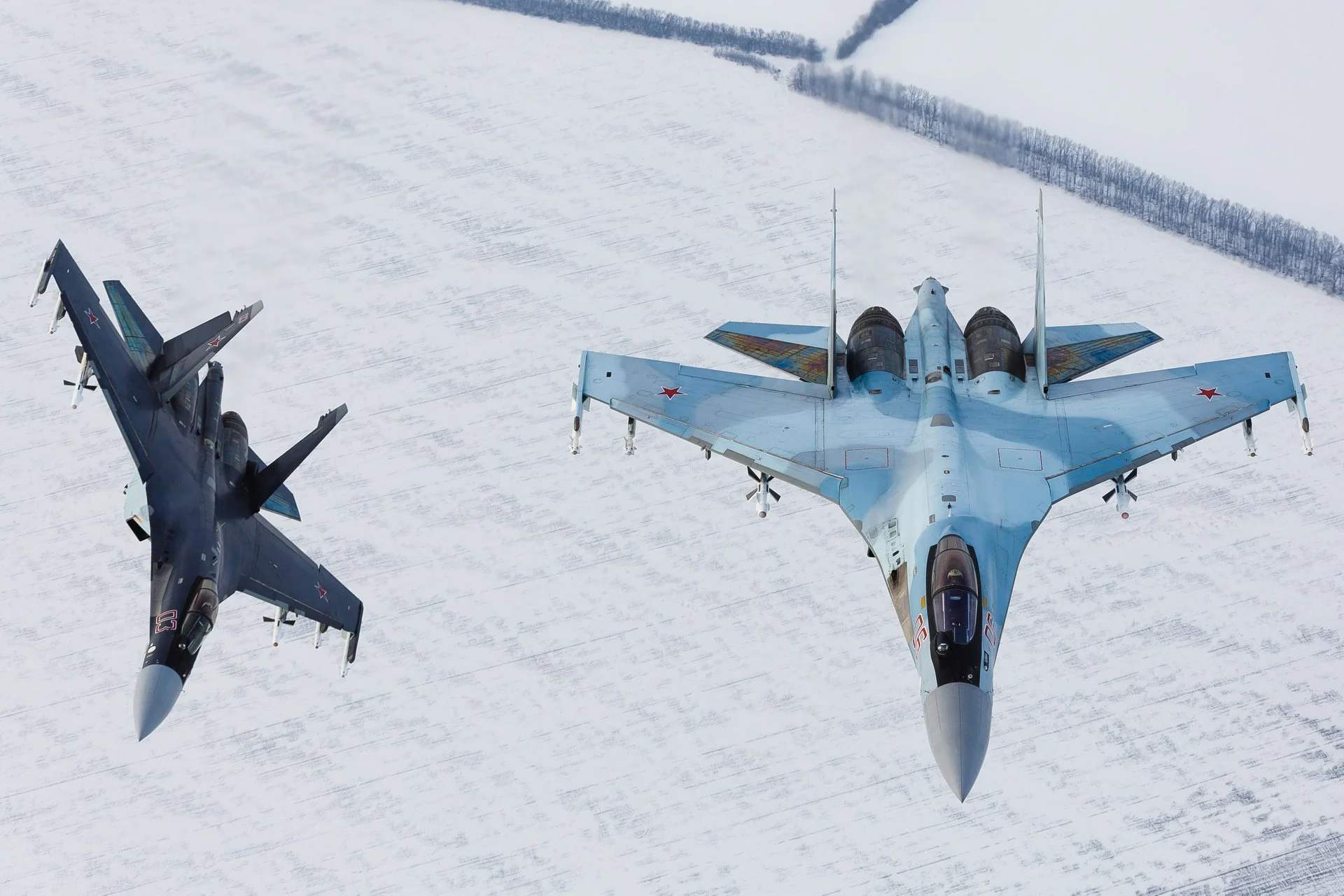 F-35被戏谑后，美军又指派F-22接触图-160，美飞行