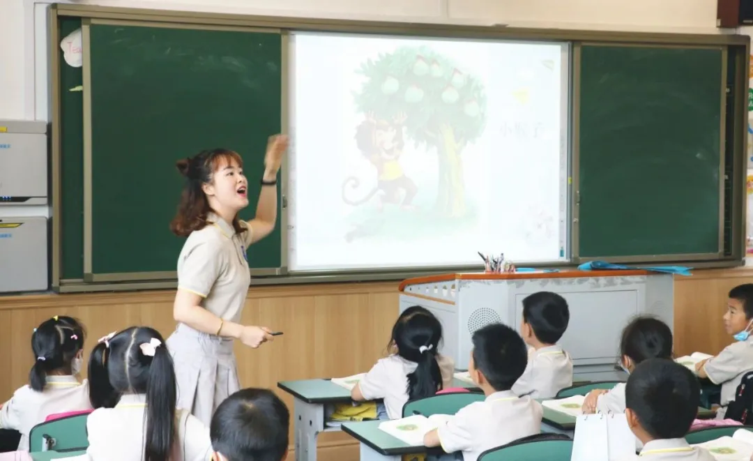 「百花快讯」看!双流区实验小学外国语学校校园惊现小黄帽